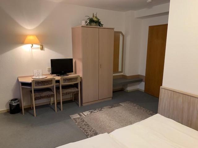 Zum Floesser Neckartenzlingen Exterior photo